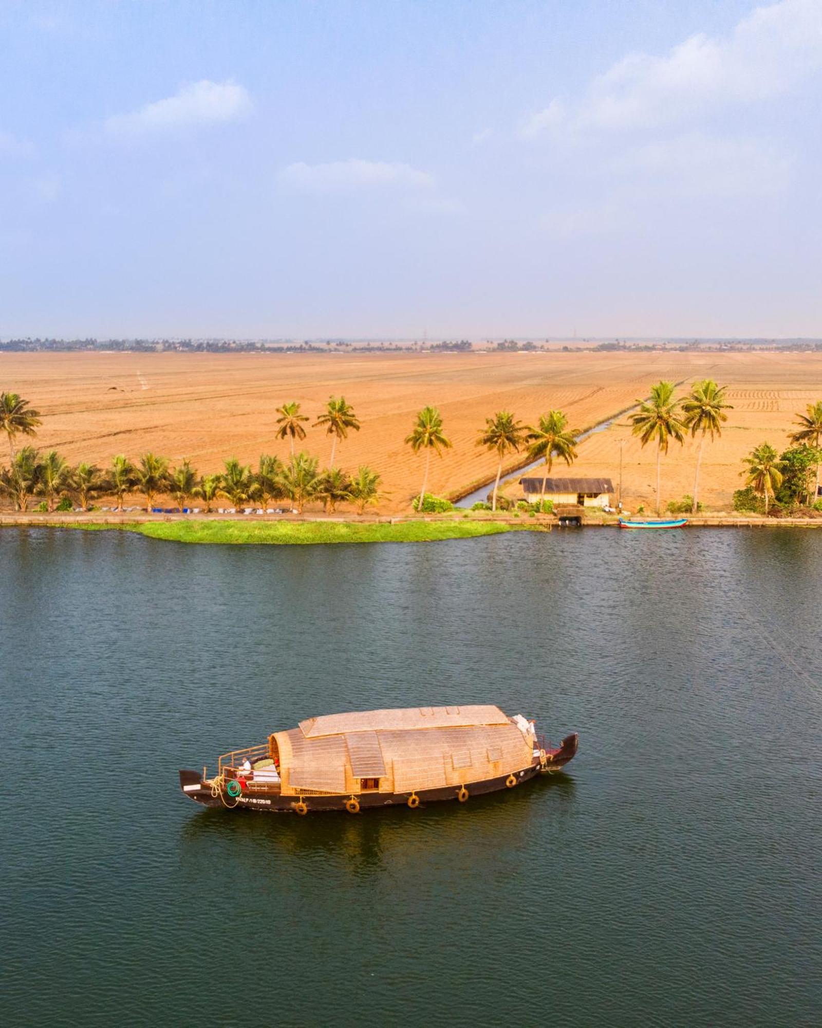 Spice Coast Cruises - Houseboat, A Cgh Earth Experience Hotell Alappuzha Exteriör bild