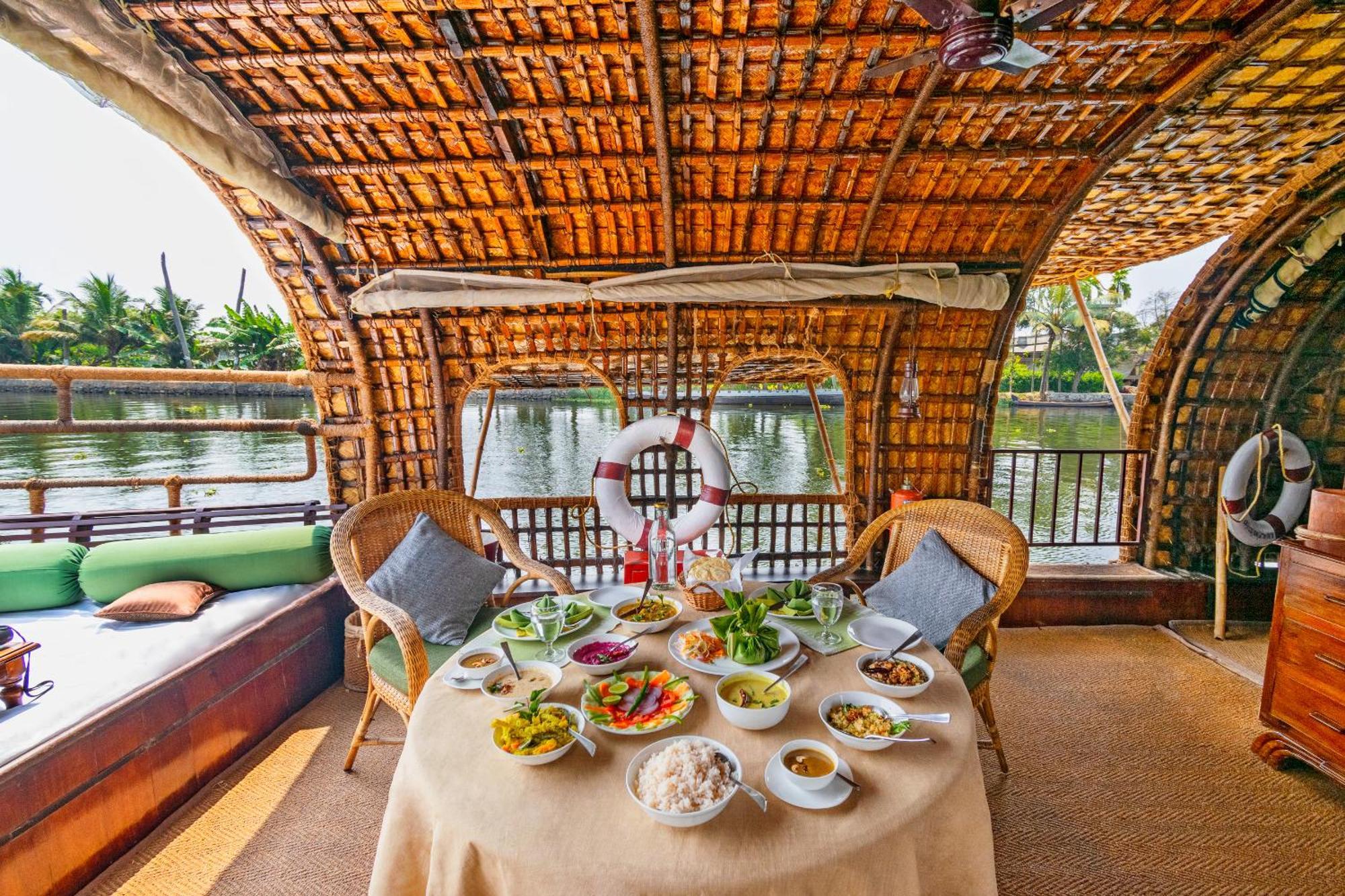 Spice Coast Cruises - Houseboat, A Cgh Earth Experience Hotell Alappuzha Exteriör bild