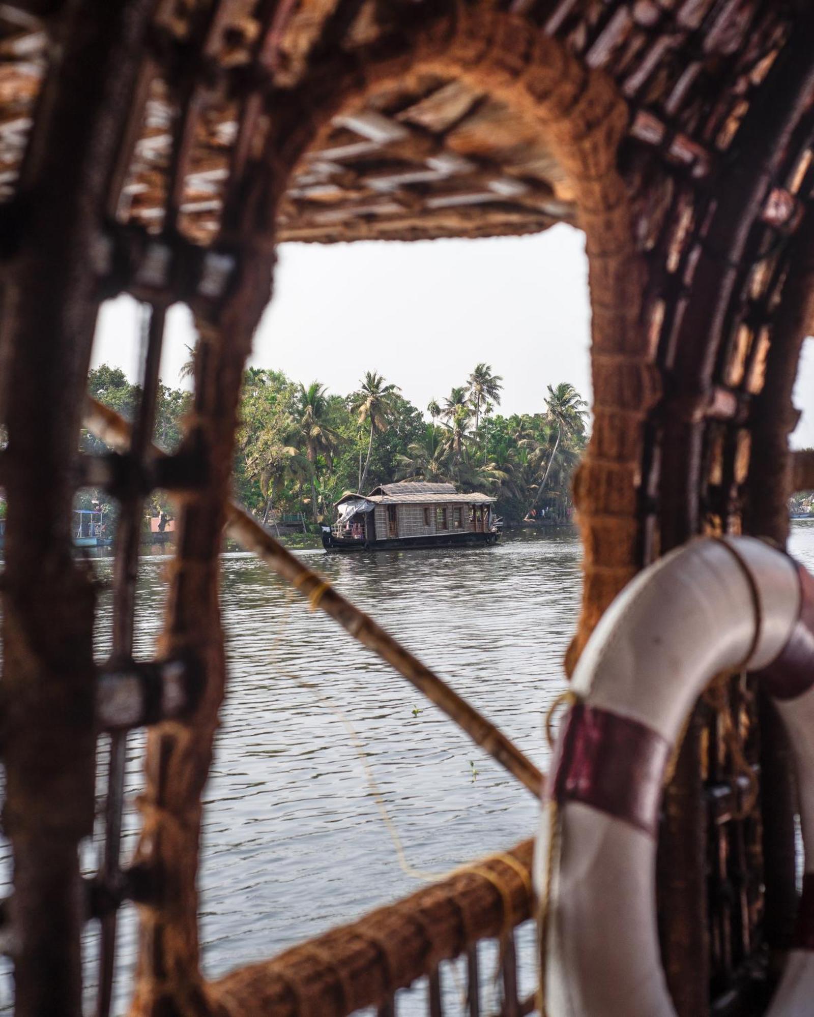 Spice Coast Cruises - Houseboat, A Cgh Earth Experience Hotell Alappuzha Exteriör bild
