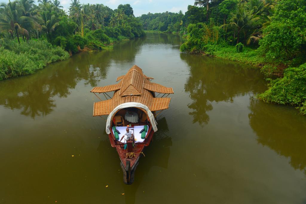 Spice Coast Cruises - Houseboat, A Cgh Earth Experience Hotell Alappuzha Exteriör bild