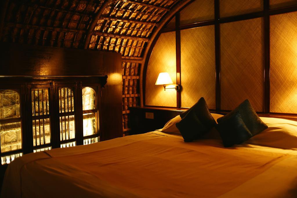 Spice Coast Cruises - Houseboat, A Cgh Earth Experience Hotell Alappuzha Exteriör bild