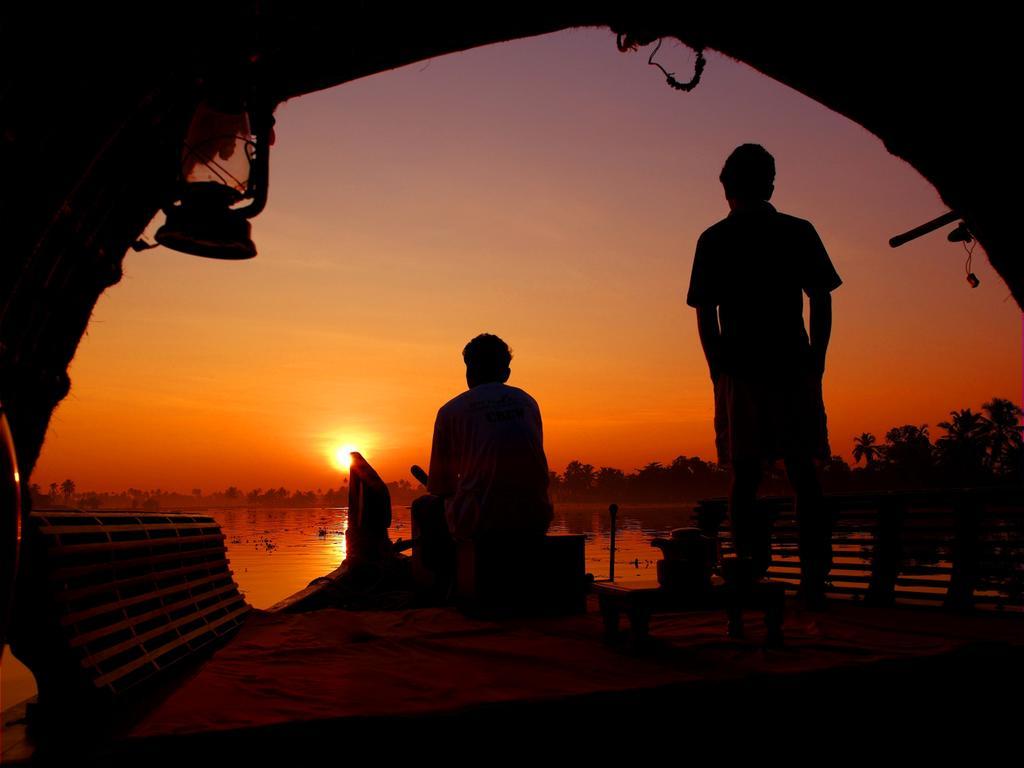 Spice Coast Cruises - Houseboat, A Cgh Earth Experience Hotell Alappuzha Exteriör bild
