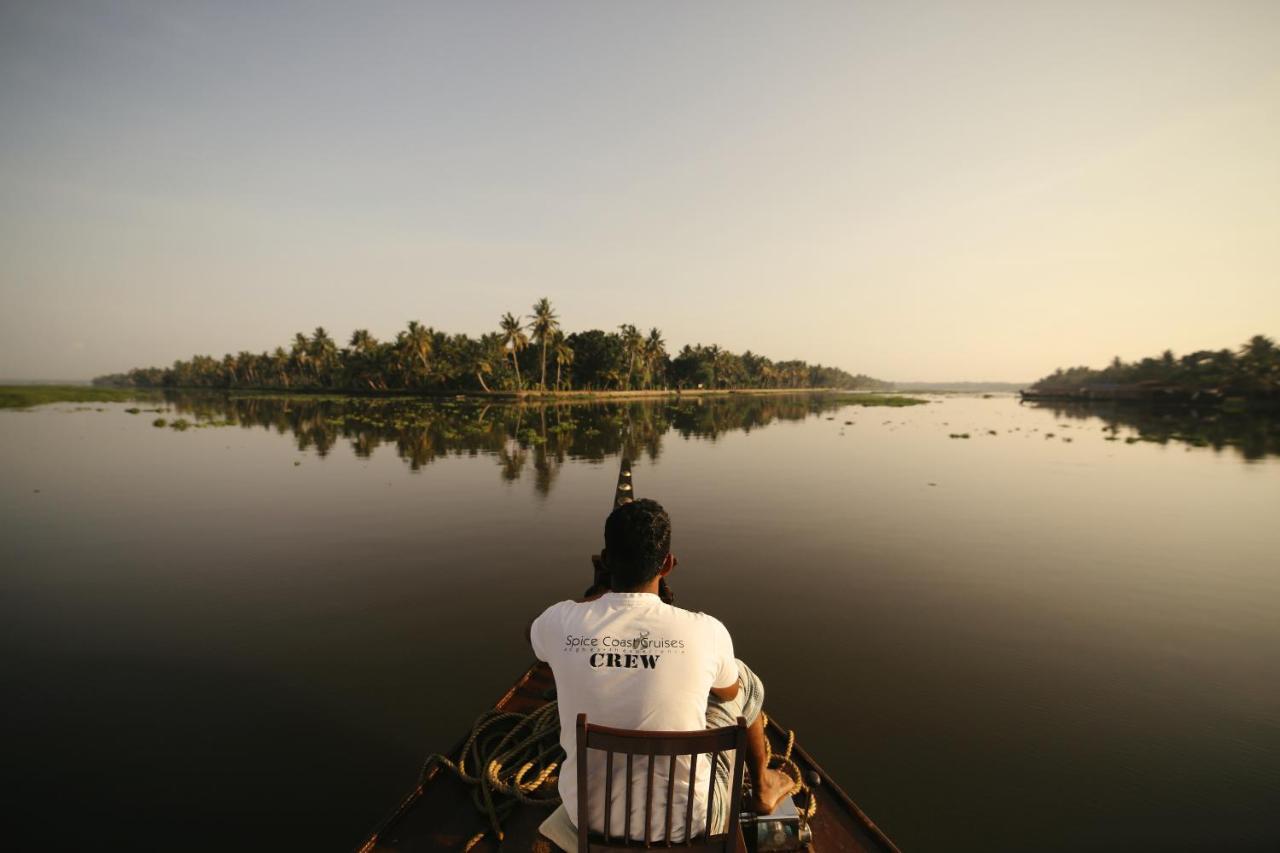 Spice Coast Cruises - Houseboat, A Cgh Earth Experience Hotell Alappuzha Exteriör bild