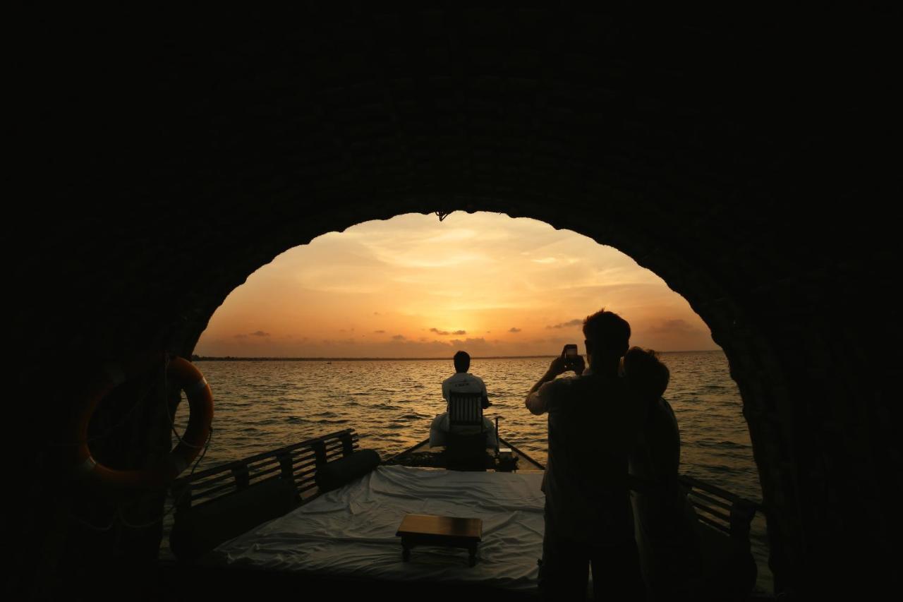 Spice Coast Cruises - Houseboat, A Cgh Earth Experience Hotell Alappuzha Exteriör bild